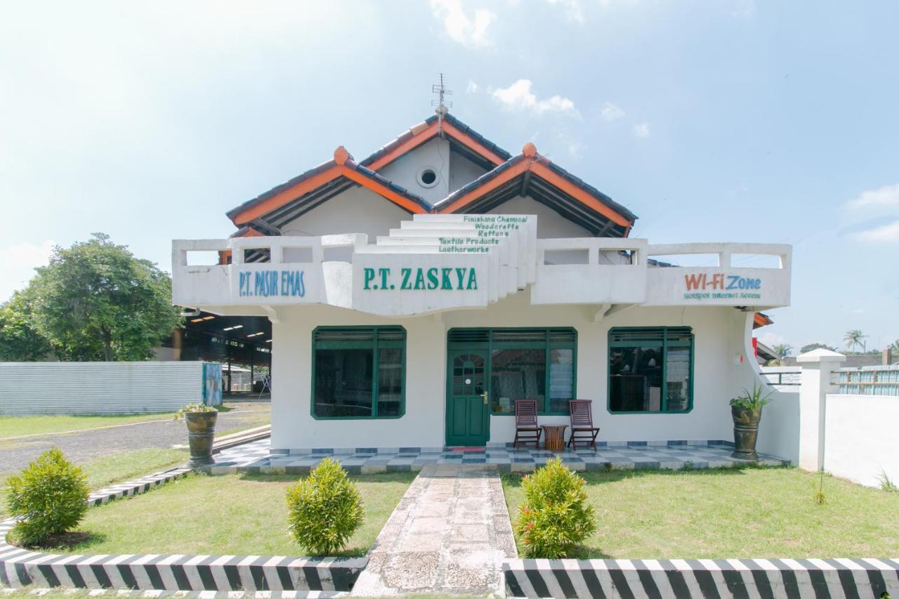 Oyo 2858 Vafa Guesthouse Cianjur Exterior foto
